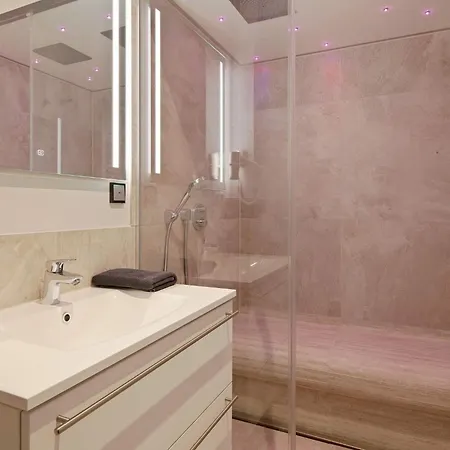 5 Star In Apartment